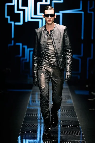 Look 11